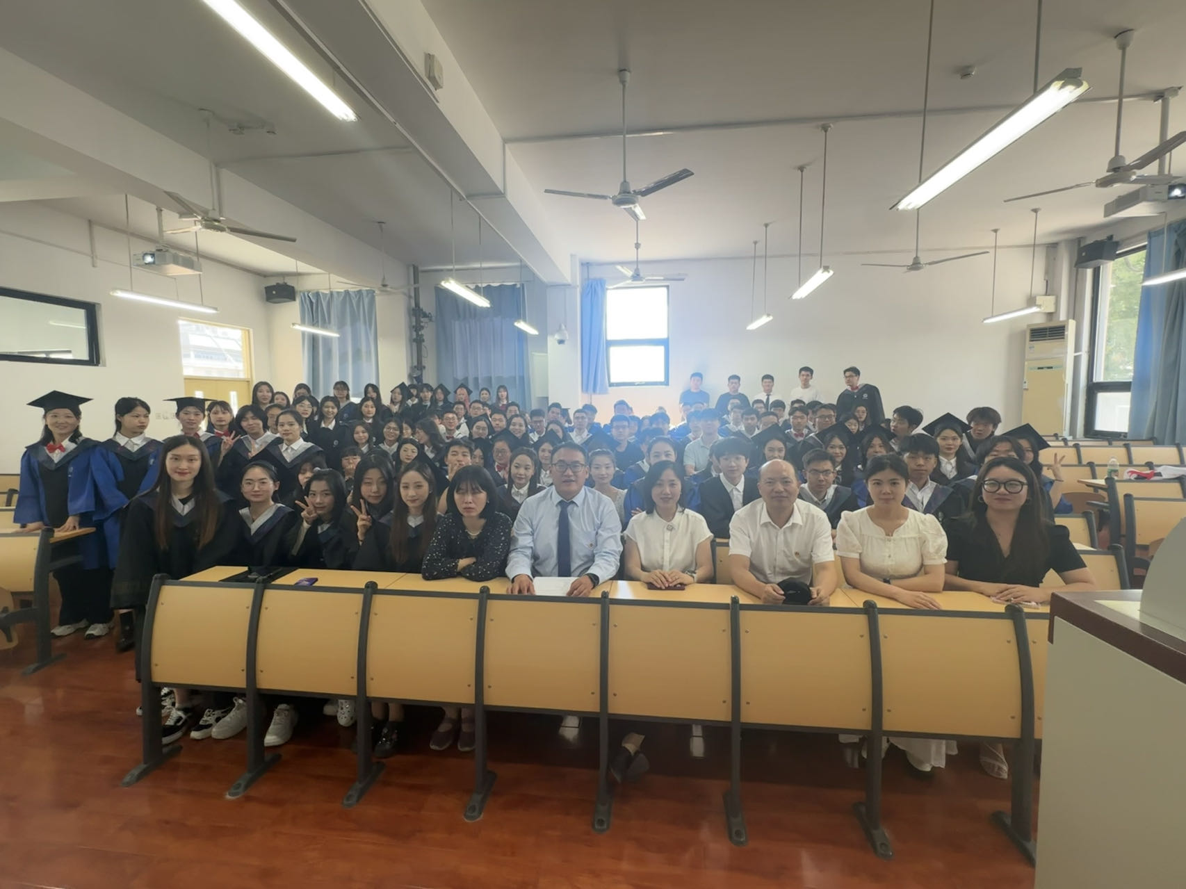 今年会官网顺利召开2024届毕业生离校教育大会