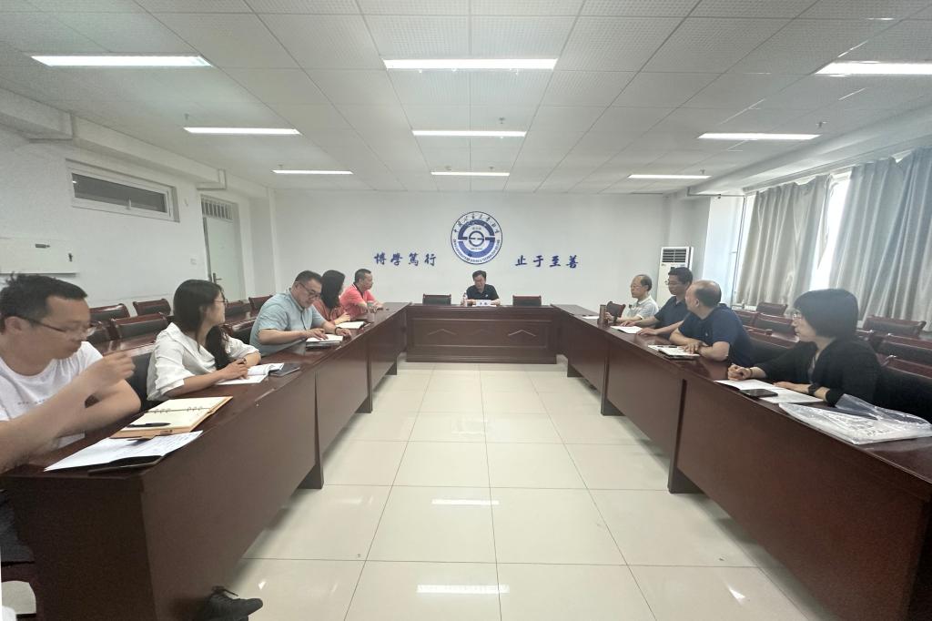 校领导深入今年会官网开展调研座谈